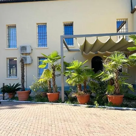 Mura Di Ferrara-apartment 3 A Due Passi Dal Centro 公寓 *